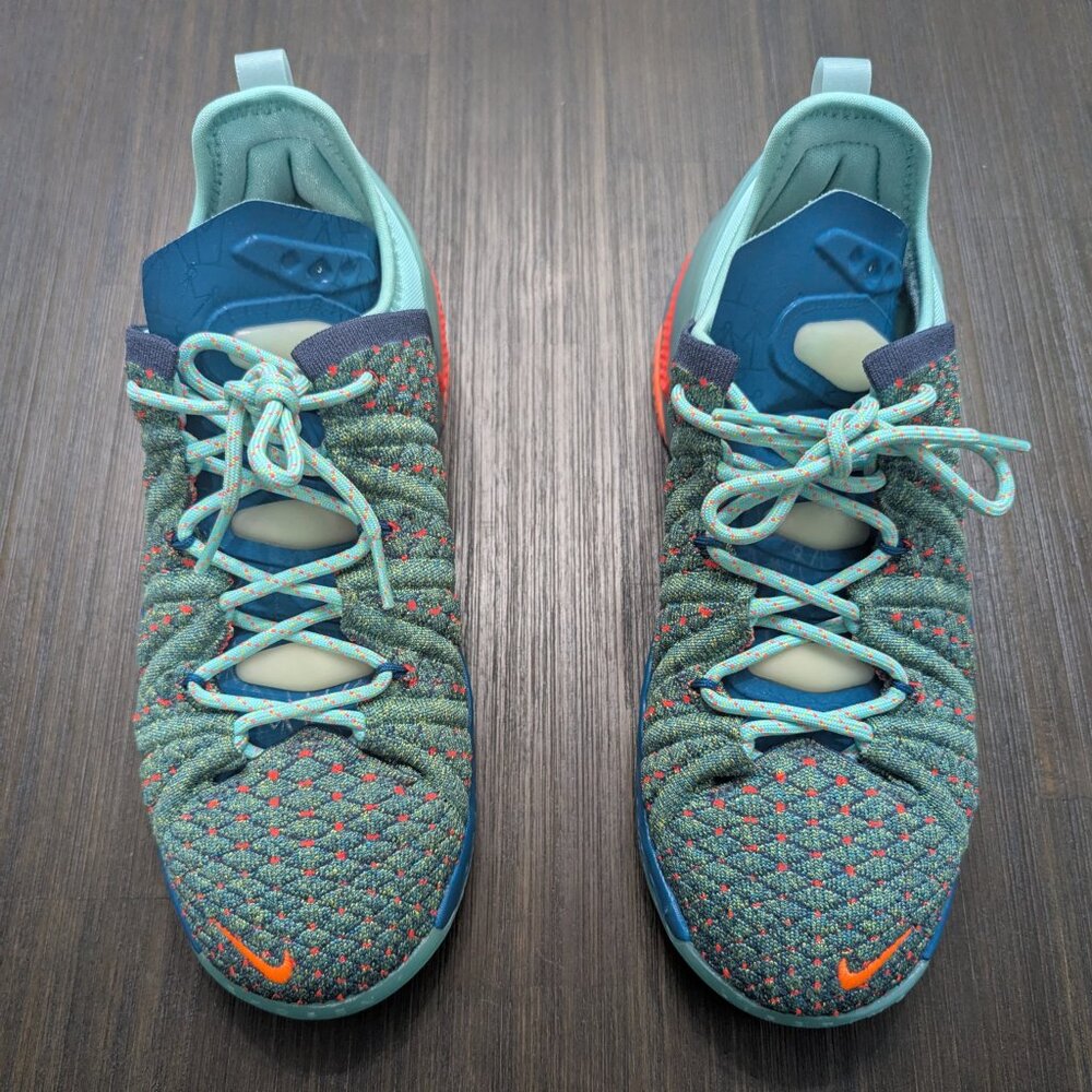 Nike | LeBron 18 "We Are Family" | Youth Size 6 - Picture 3 of 5